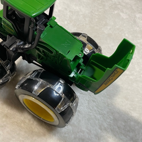 John Deere Light up Wheels Tractor Toy - Picture 4 of 8